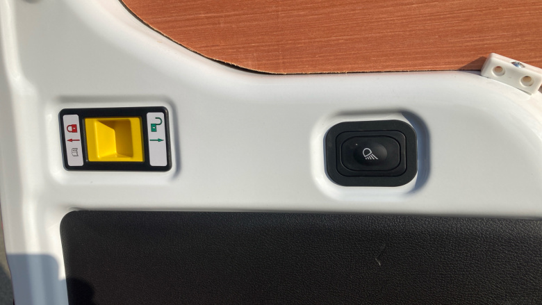 Ford Transit 350 L2 Diesel Fwd 2.0 EcoBlue 130ps H2 Leader Van [DAP]